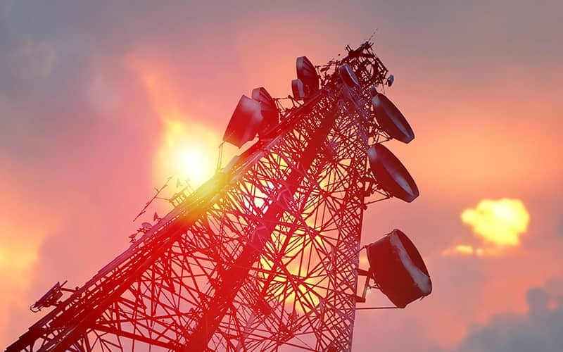 Hochfreuquenz-Sendemast bei Sonnenuntergang